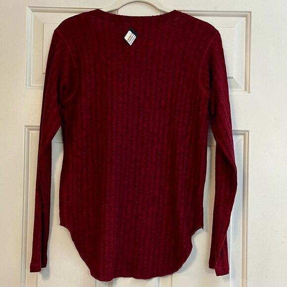 NWT Nally & Millie Burgundy V-Neck Sweater Small - Picture 2 of 9